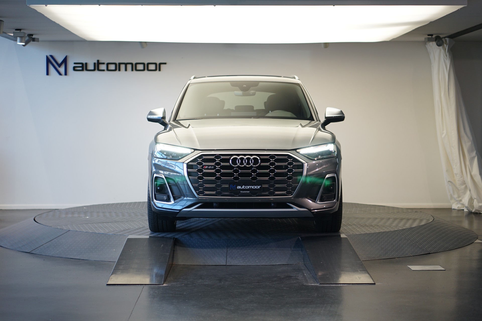 AUDI SQ5 TDI quattro tiptronic *Panorama* *Assistenzpaket*-image-1