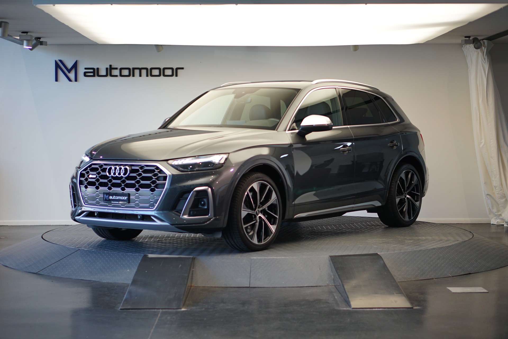 AUDI SQ5 TDI quattro tiptronic *Panorama* *Assistenzpaket*-image-0