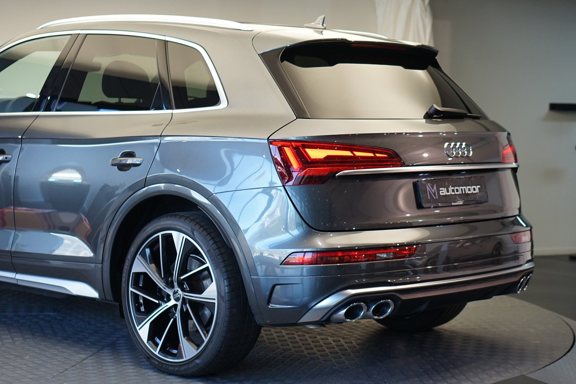 AUDI SQ5 TDI quattro tiptronic *Panorama* *Assistenzpaket*-image-39