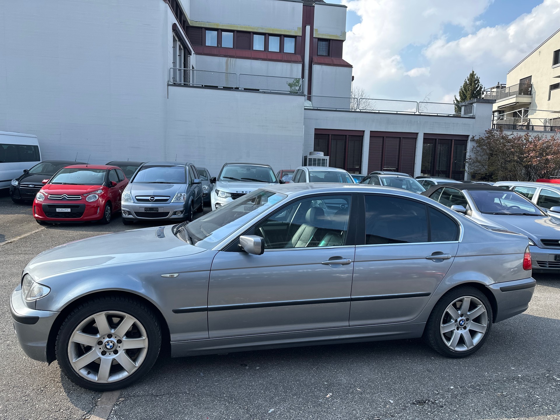 BMW 330xi-image-3