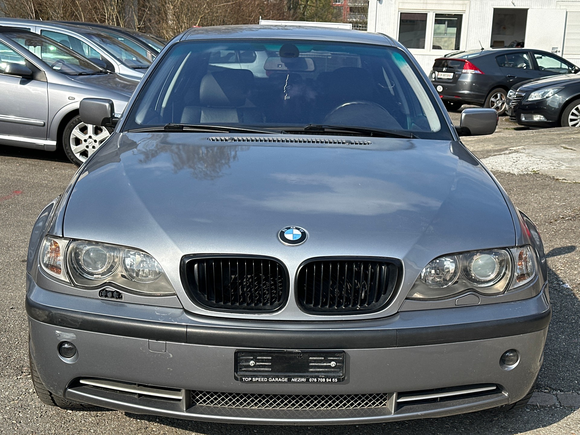 BMW 330xi-image-1