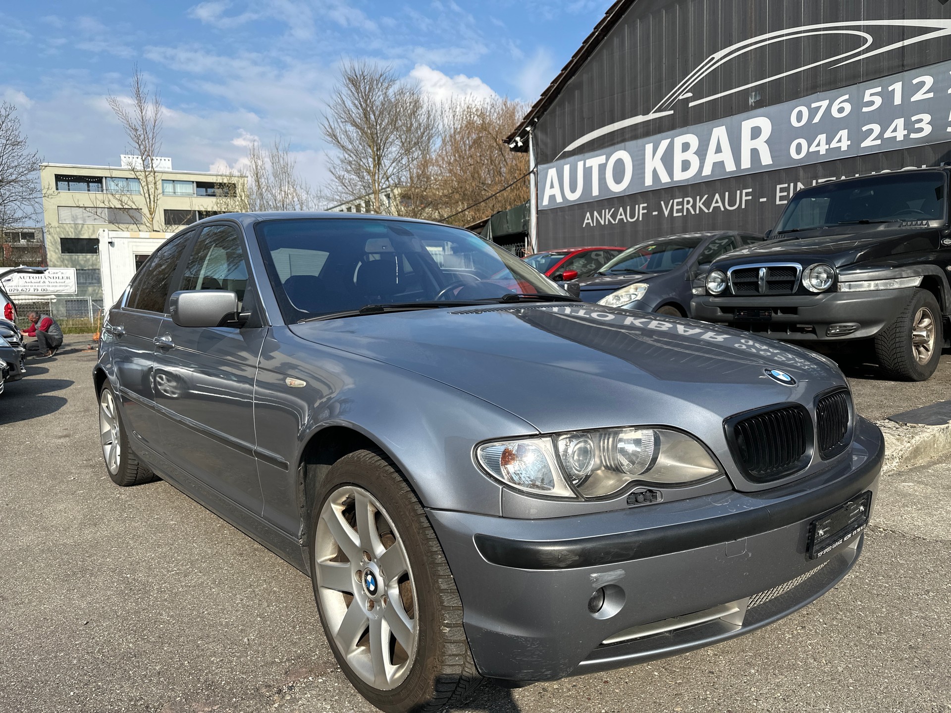 BMW 330xi-image-0