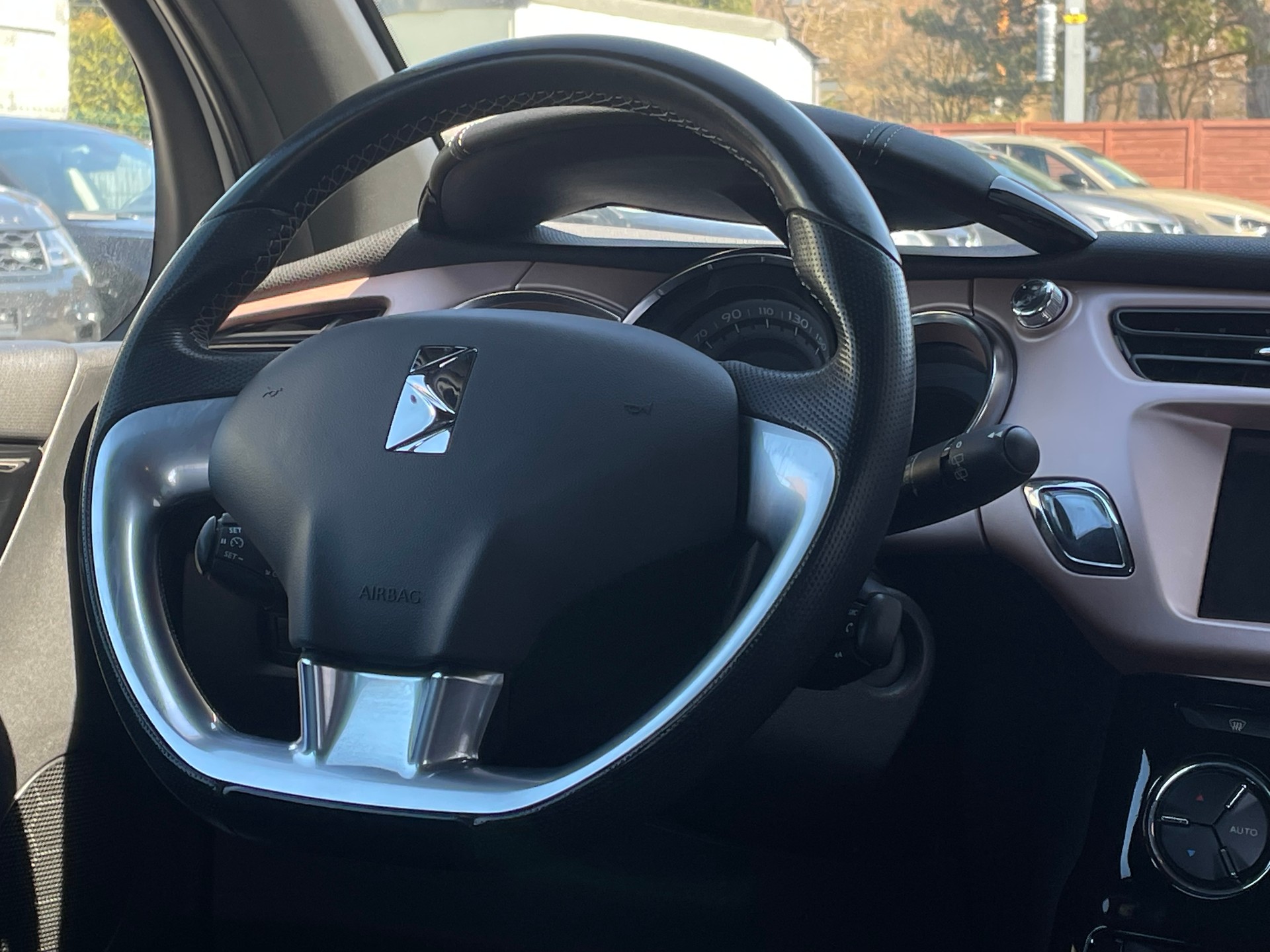 DS AUTOMOBILES DS 3 1.2 PureTech Faubourg Addict EAT-image-5