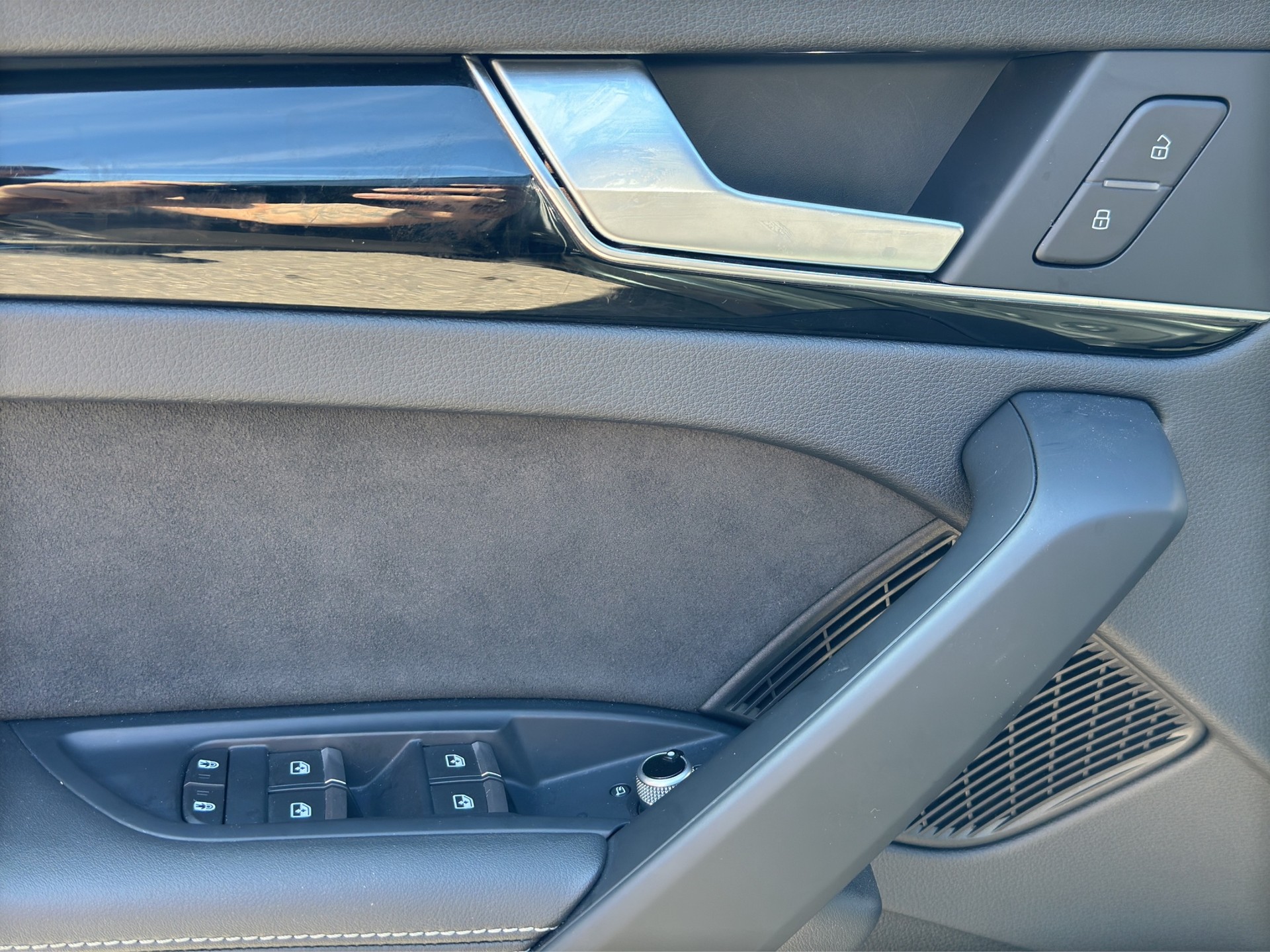 AUDI SQ5 TDI quattro Optikpaket Schwarz tiptronic-image-9