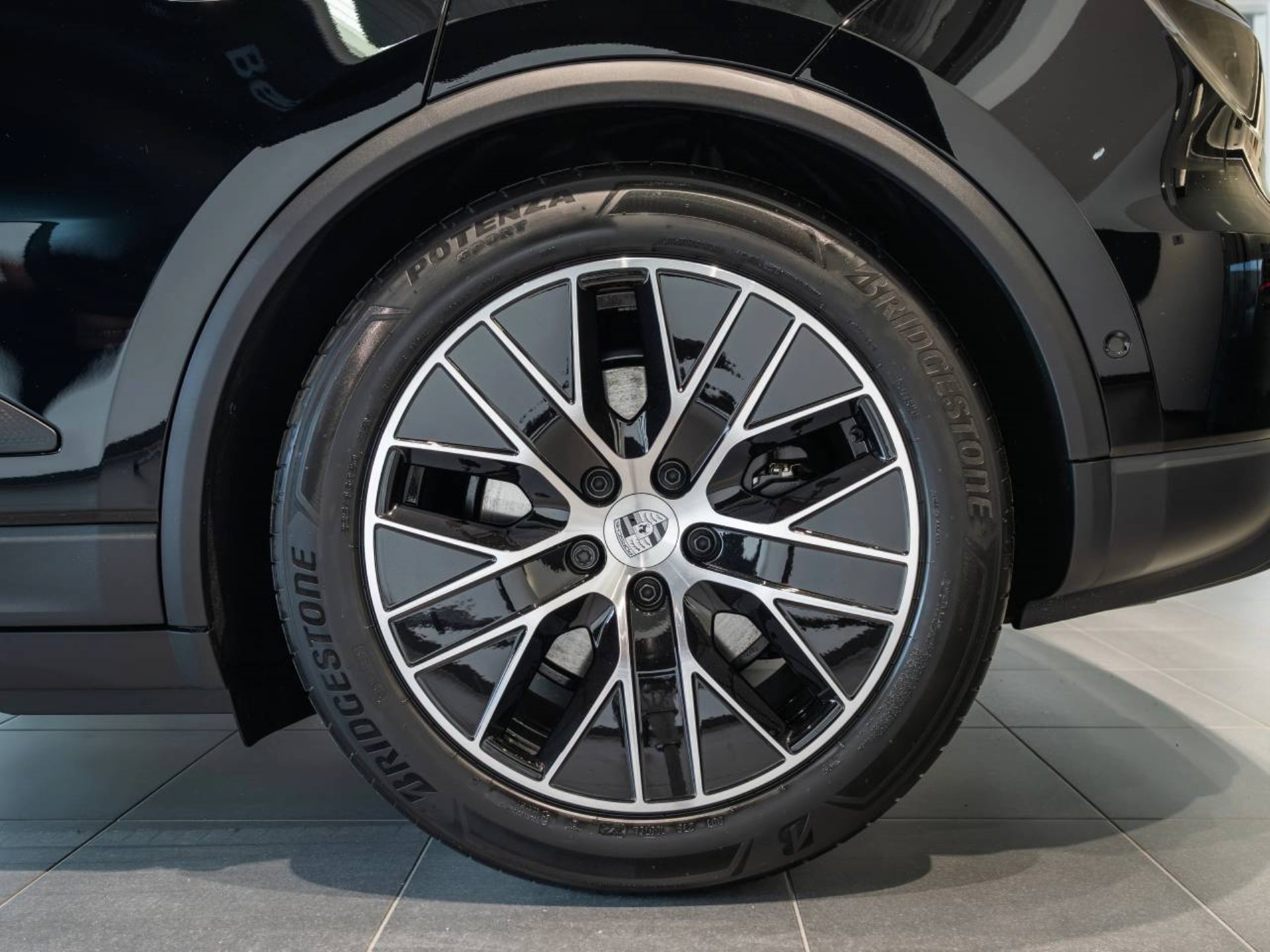 PORSCHE Macan-image-30