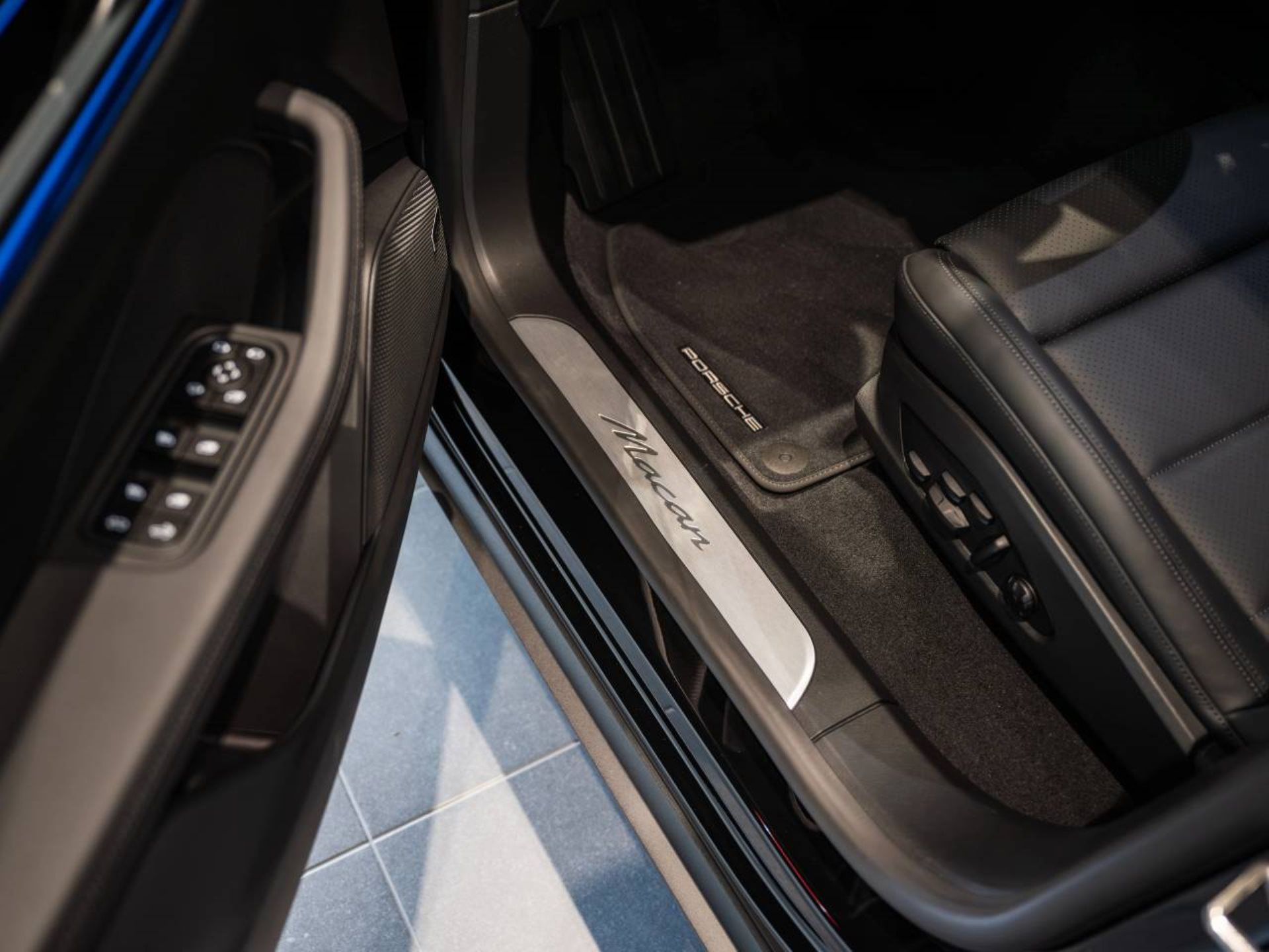 PORSCHE Macan-image-20