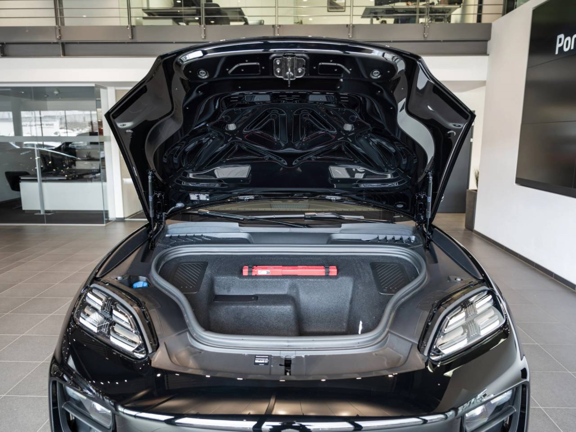 PORSCHE Macan-image-10