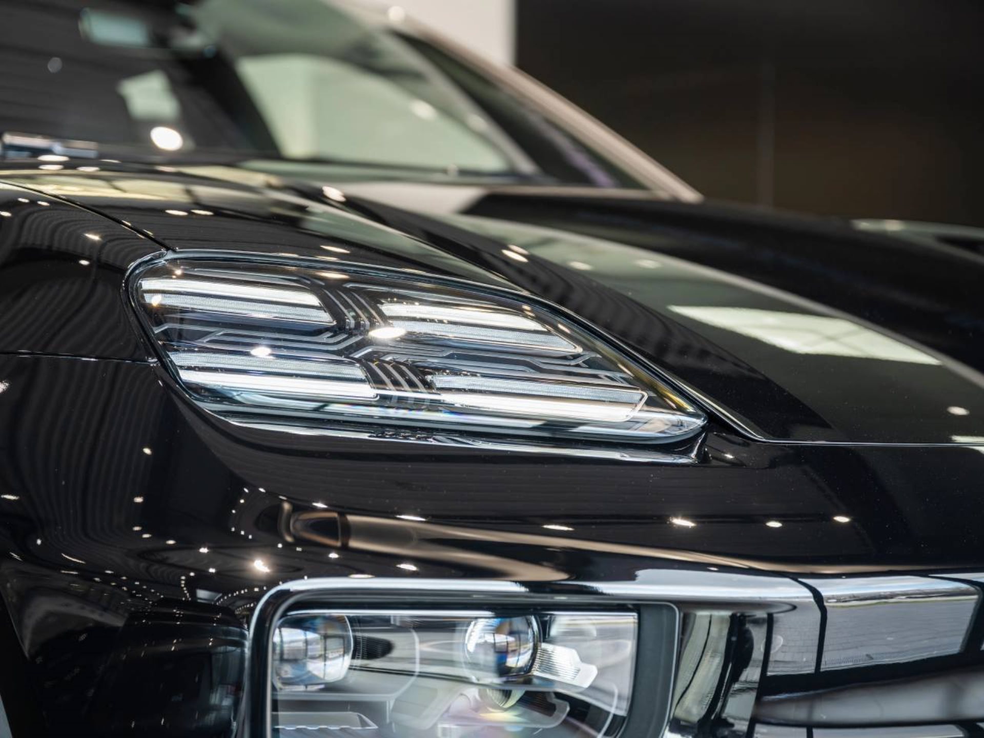 PORSCHE Macan-image-23