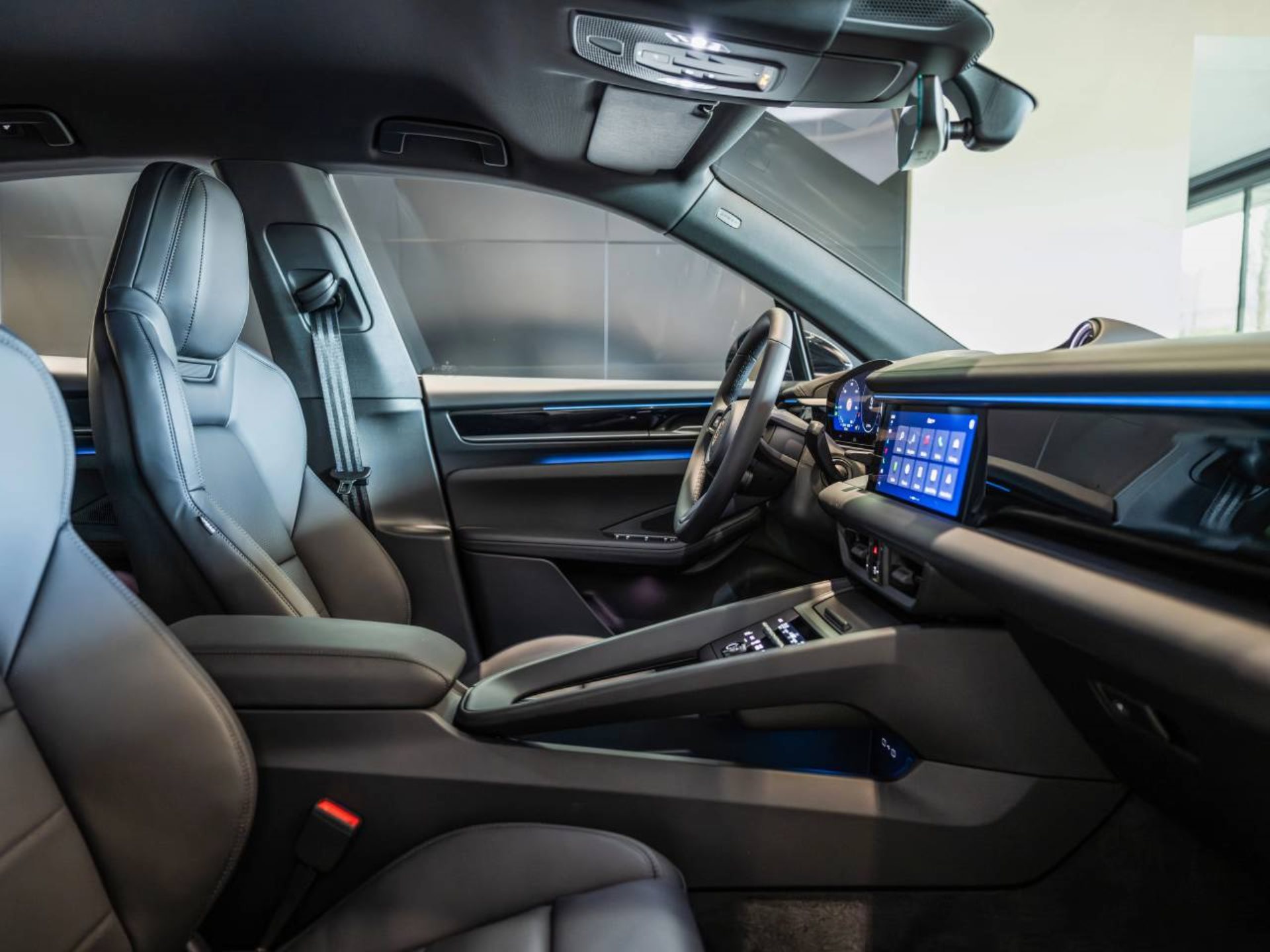 PORSCHE Macan-image-17