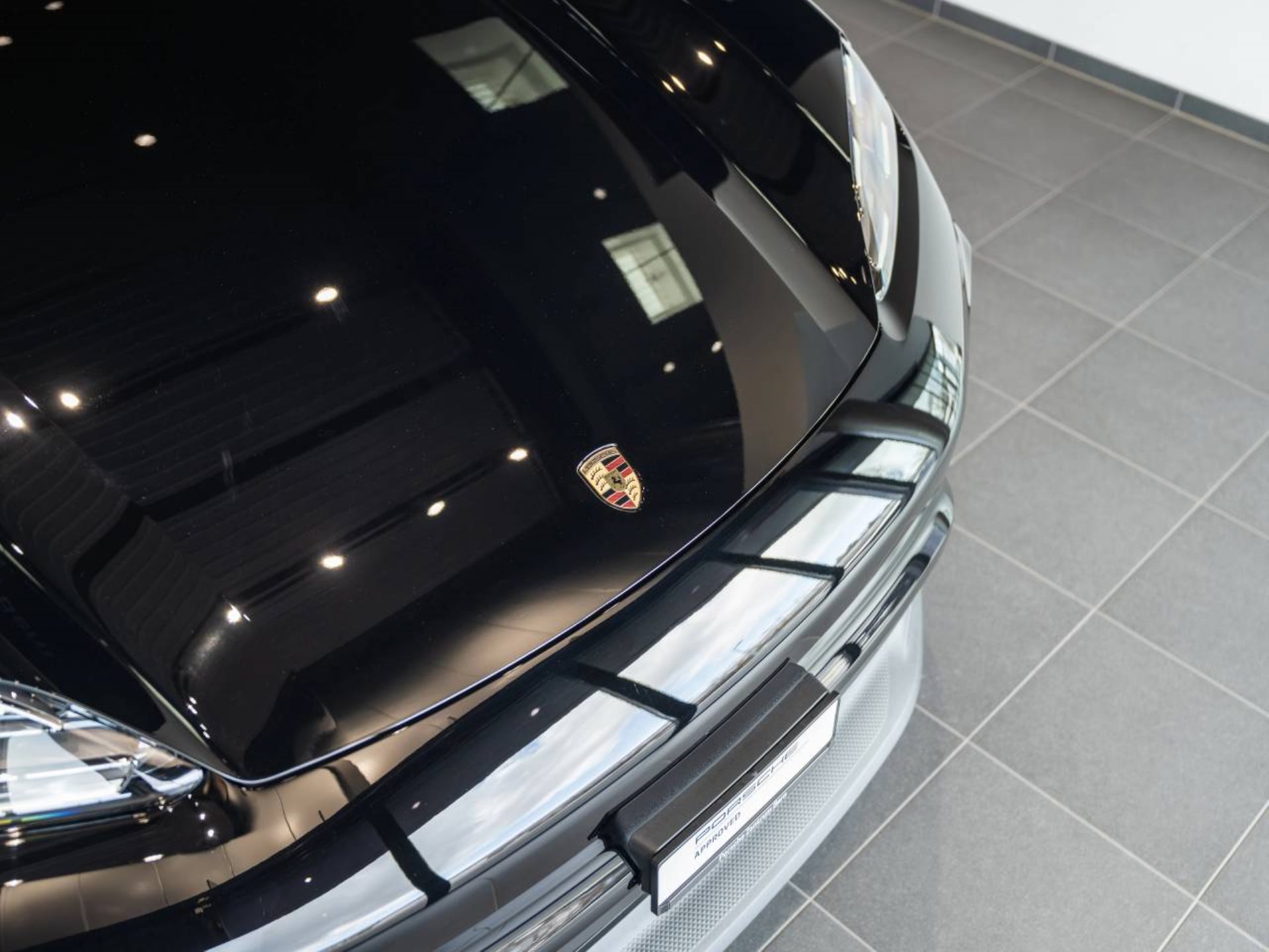 PORSCHE Macan-image-24