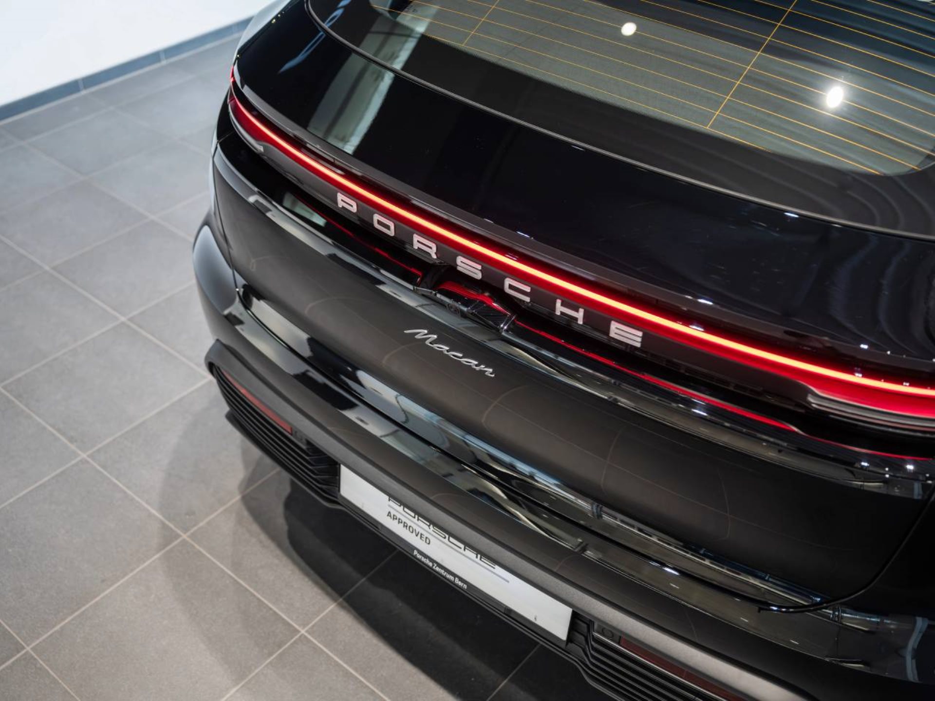 PORSCHE Macan-image-27