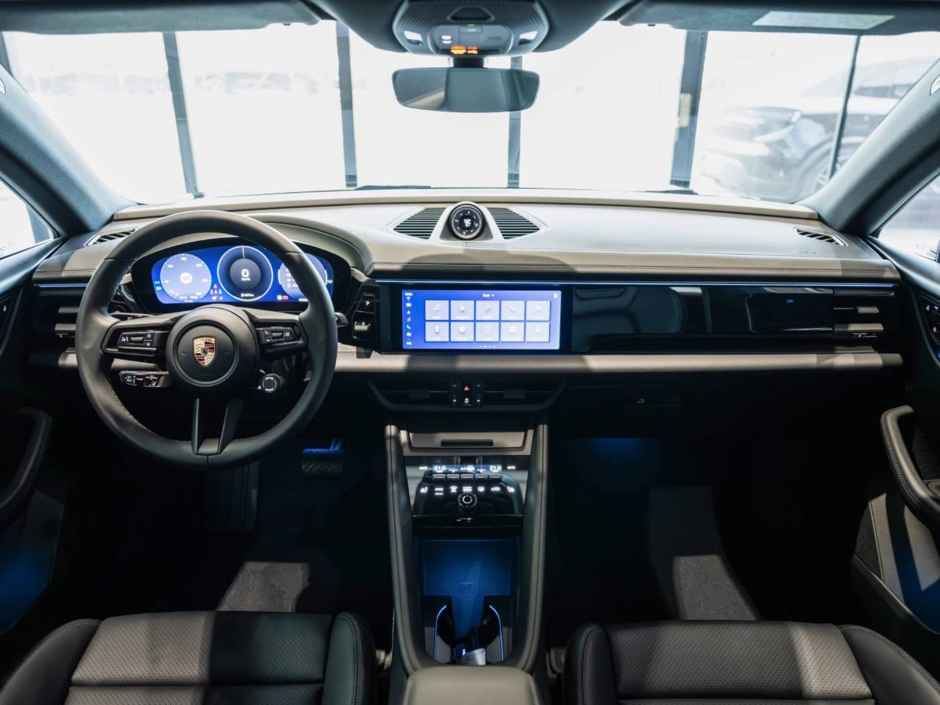 PORSCHE Macan-image-16