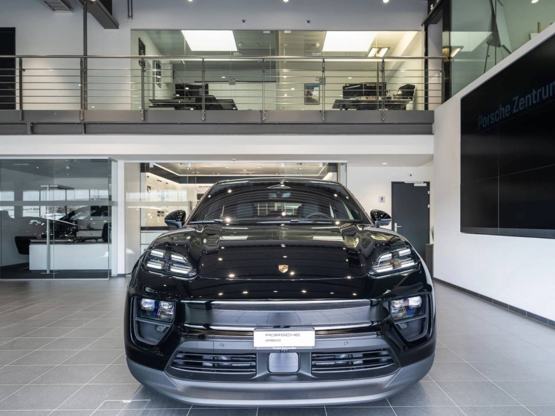 PORSCHE Macan-image-9