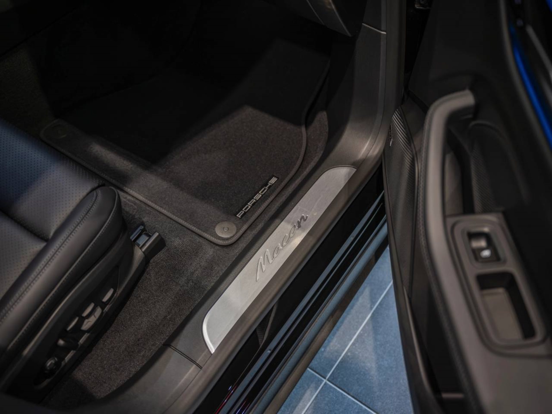 PORSCHE Macan-image-22