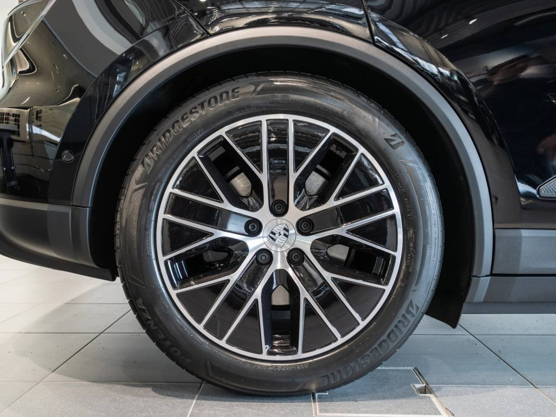 PORSCHE Macan-image-28