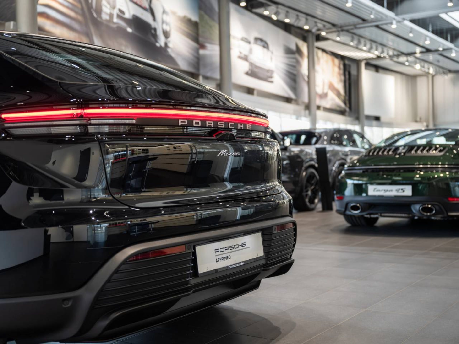 PORSCHE Macan-image-26