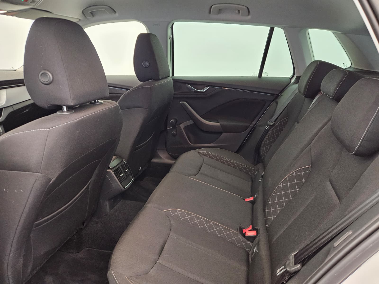 SKODA Kamiq 1.5 TSI ACT Ambition DSG-image-12