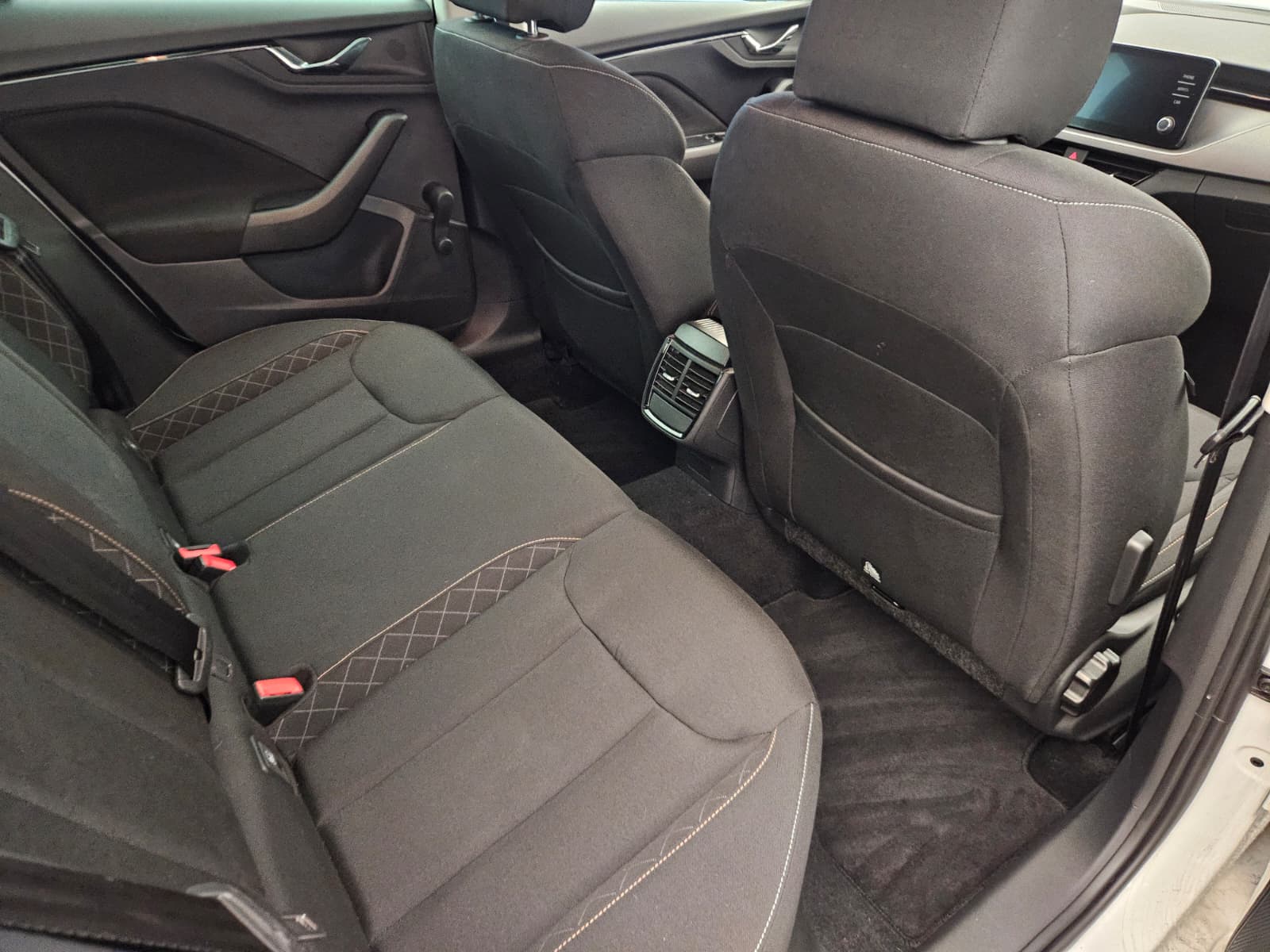 SKODA Kamiq 1.5 TSI ACT Ambition DSG-image-13