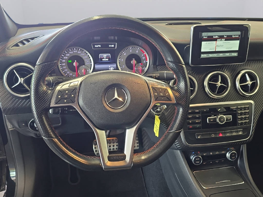 MERCEDES-BENZ A 200 AMG Line-image-11