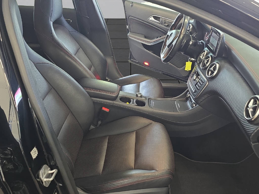 MERCEDES-BENZ A 200 AMG Line-image-14