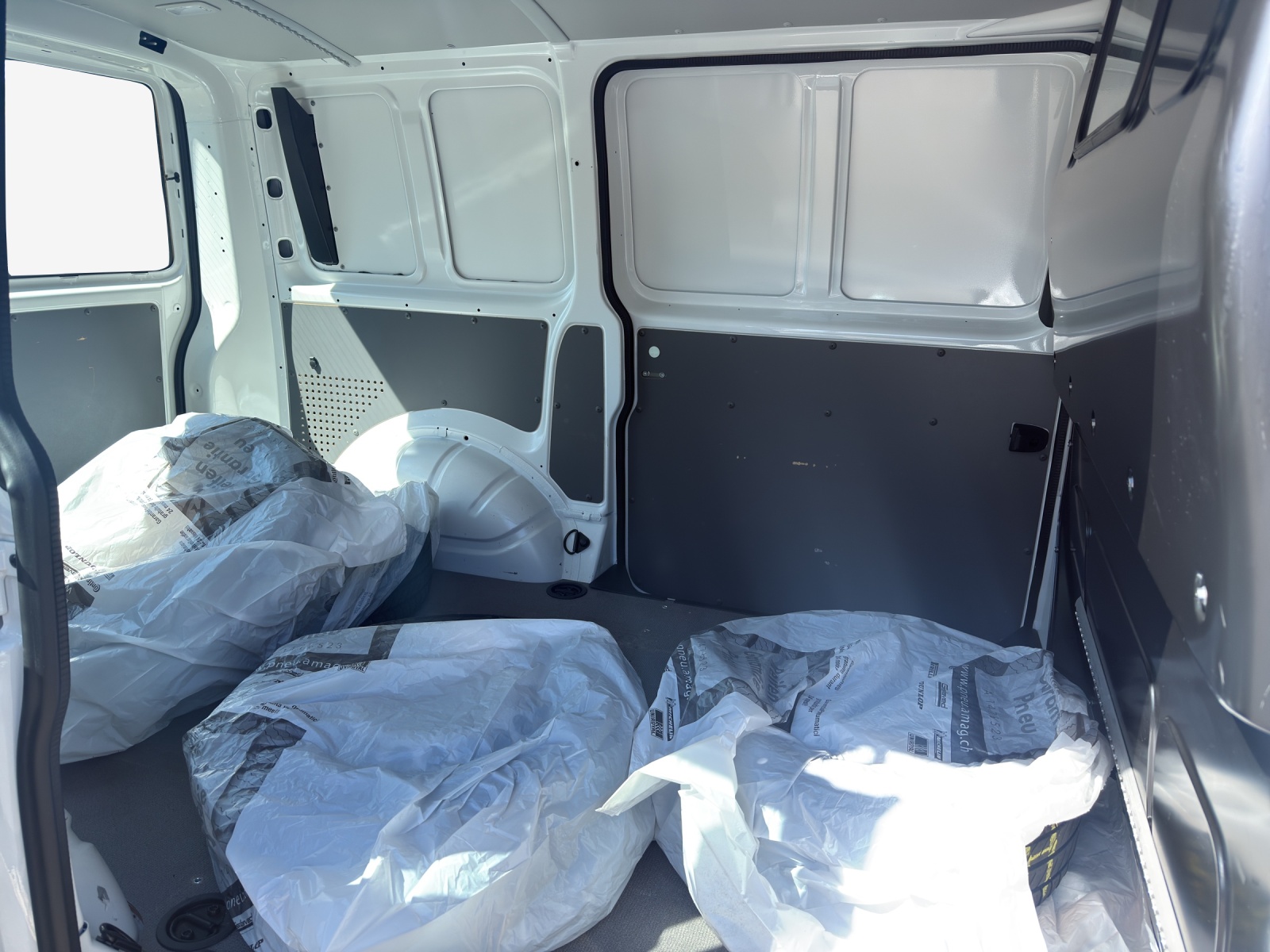 VW T6.1 2.0 TDI DSG-image-14