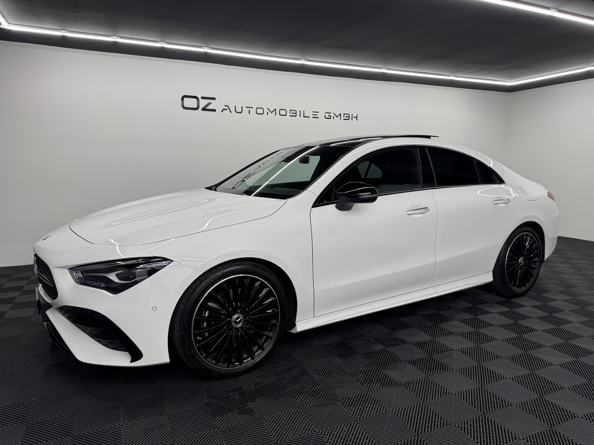 MERCEDES-BENZ CLA 220 4Matic AMG Line 8G-DCT *Facelift*-showroom-element-3