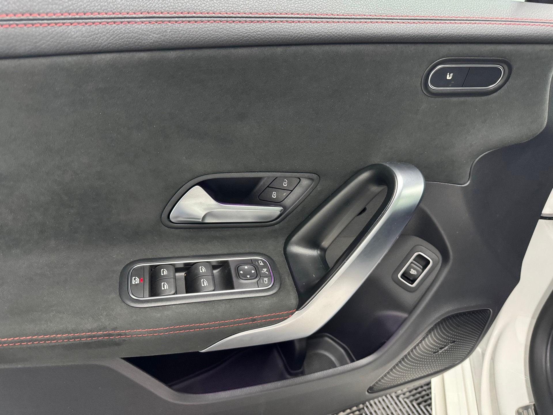 MERCEDES-BENZ CLA 220 4Matic AMG Line 8G-DCT *Facelift*-image-31