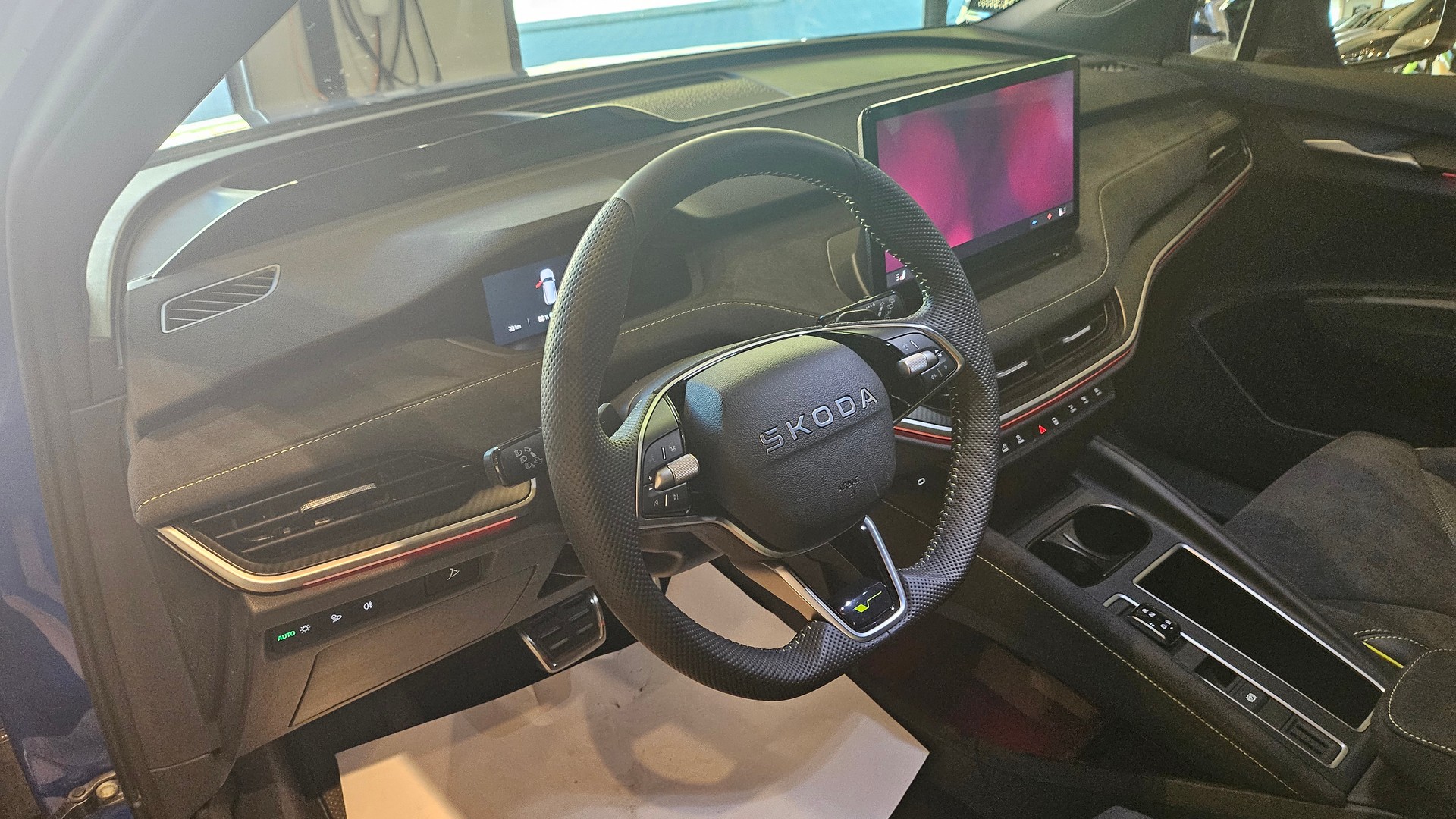 SKODA Elroq RS 4x4-image-23