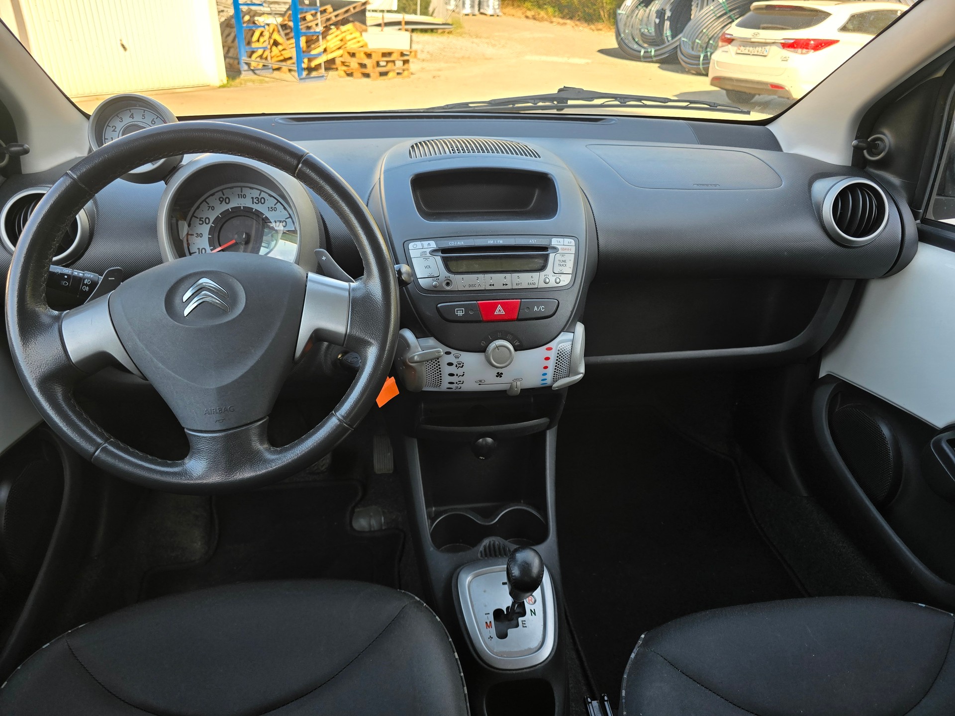 CITROEN C1 1.0i Exclusive EGS-image-7