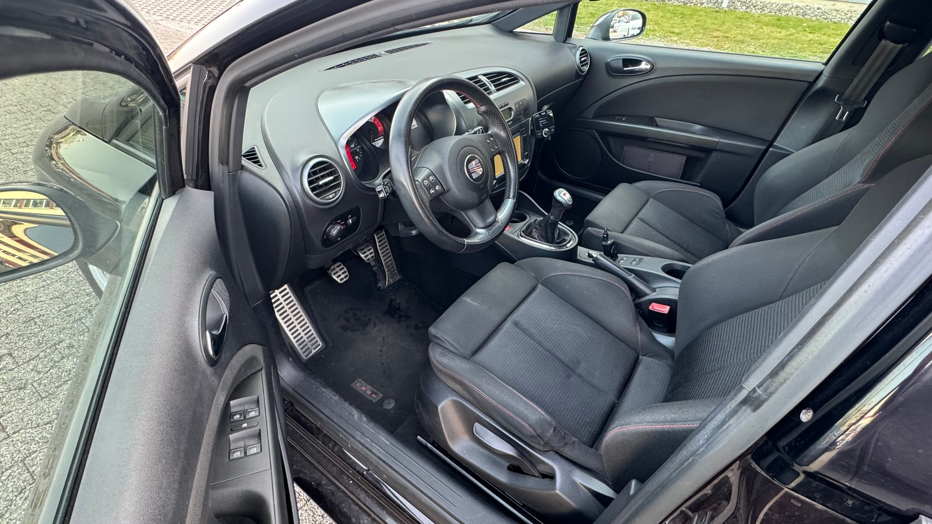 SEAT Leon 2.0 TSI Cupra-image-5
