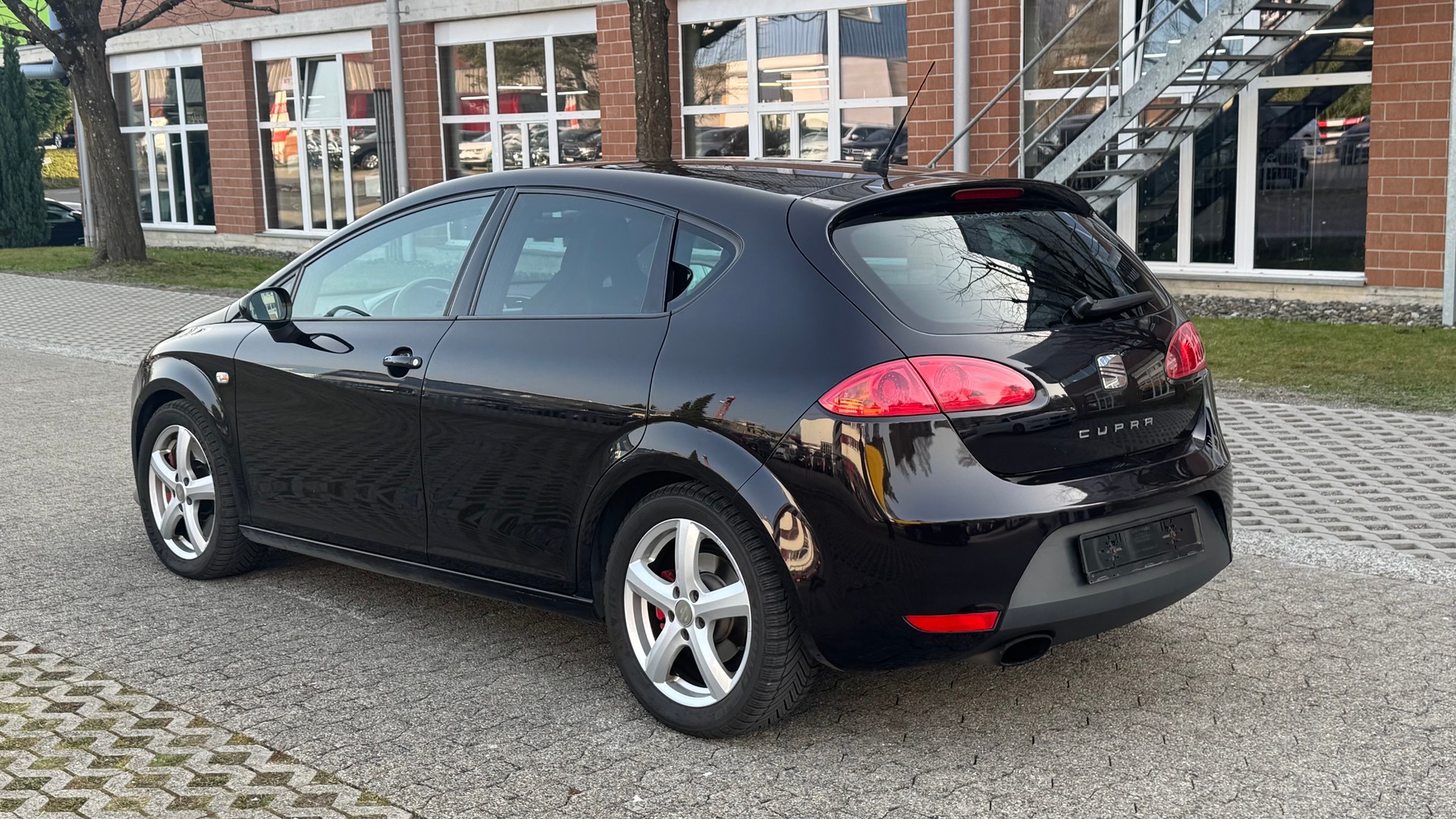 SEAT Leon 2.0 TSI Cupra-image-4