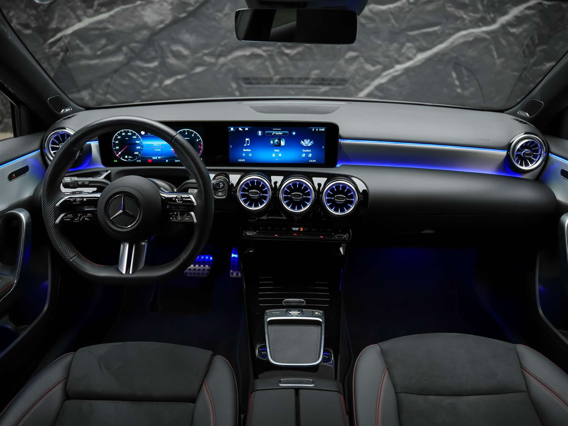 MERCEDES-BENZ A 250 AMG Line 4Matic 8G-DCT *Facelift*Multibeam LED*AMG Line Advanced plus*-image-16