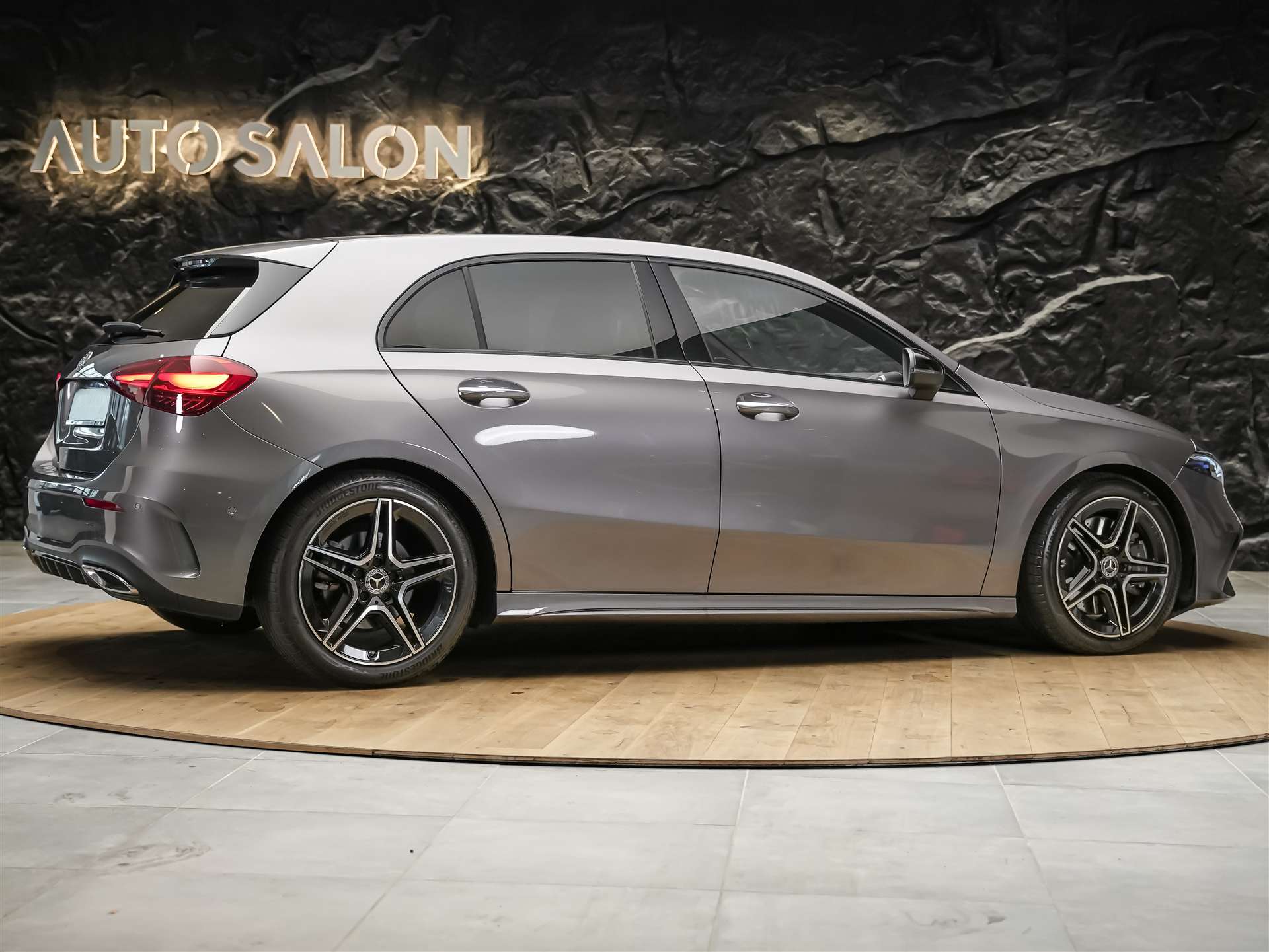 MERCEDES-BENZ A 250 AMG Line 4Matic 8G-DCT *Facelift*Multibeam LED*AMG Line Advanced plus*-image-4