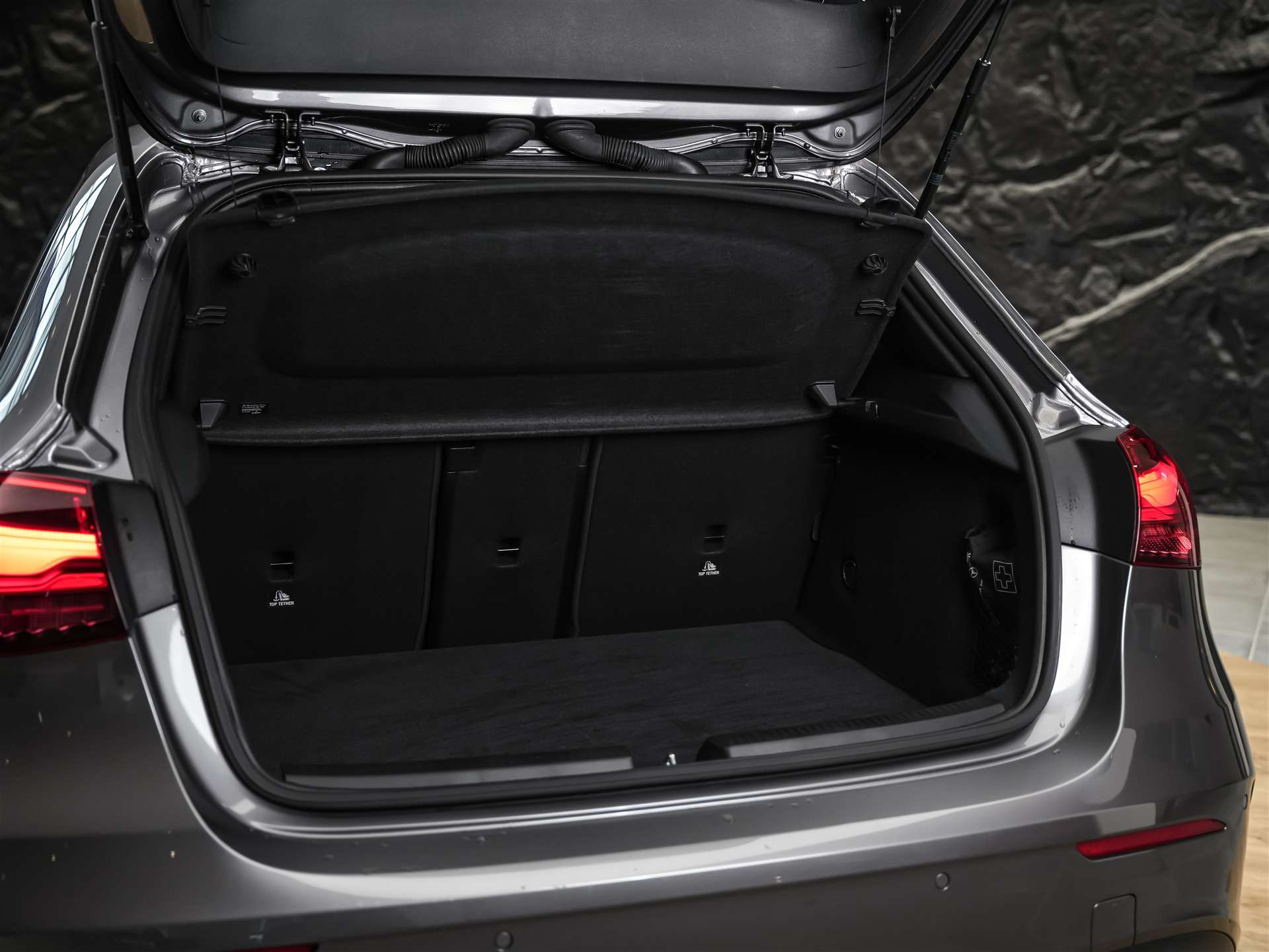 MERCEDES-BENZ A 250 AMG Line 4Matic 8G-DCT *Facelift*Multibeam LED*AMG Line Advanced plus*-image-34