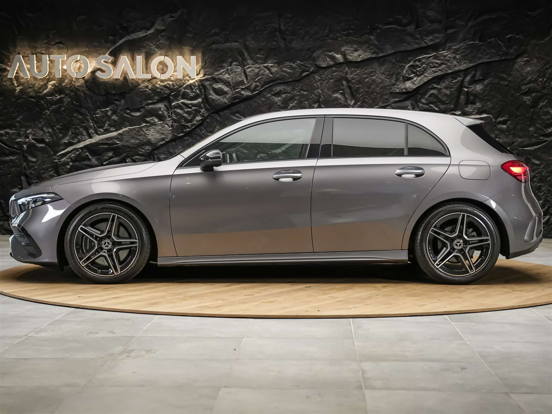 MERCEDES-BENZ A 250 AMG Line 4Matic 8G-DCT *Facelift*Multibeam LED*AMG Line Advanced plus*-image-1