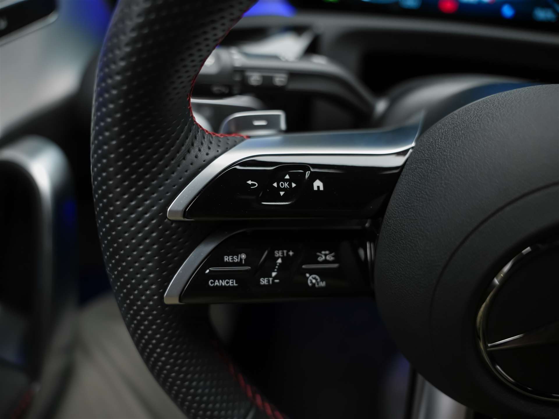 MERCEDES-BENZ A 250 AMG Line 4Matic 8G-DCT *Facelift*Multibeam LED*AMG Line Advanced plus*-image-23