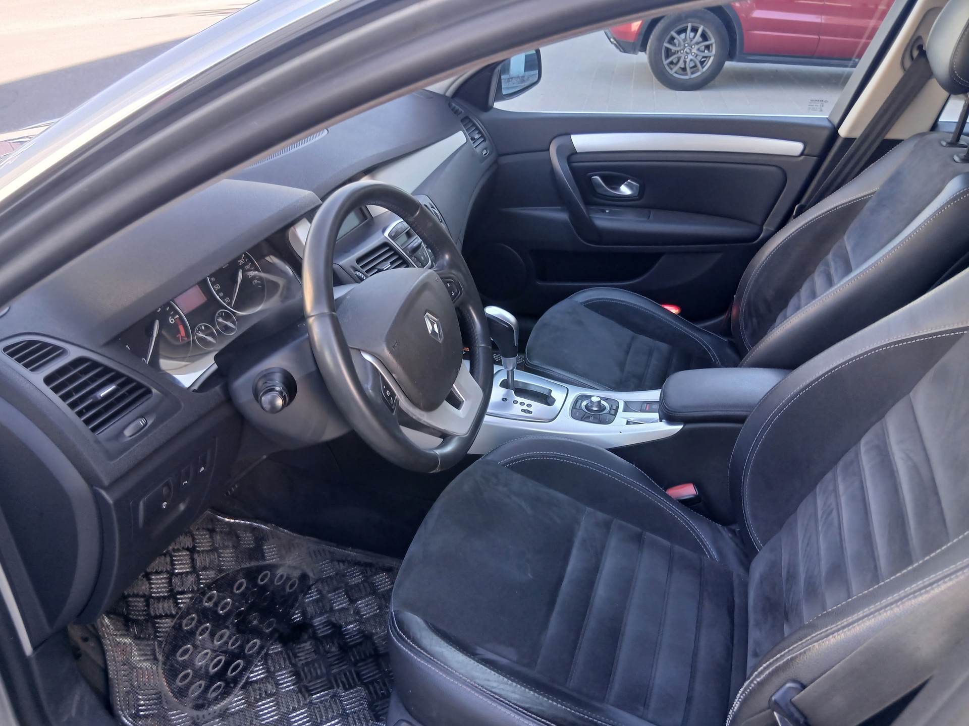 RENAULT Laguna 2.0 16V T Dynamique Automatic-image-8