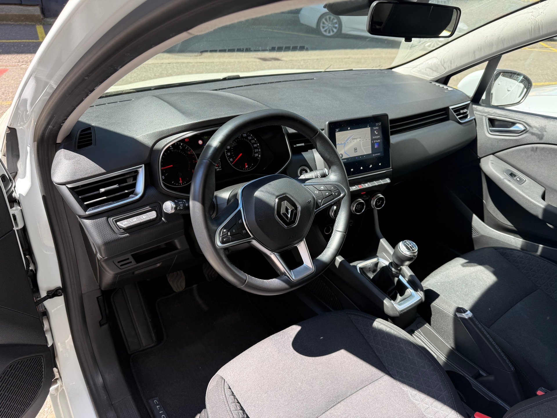 RENAULT Clio 1.0 Business-image-4