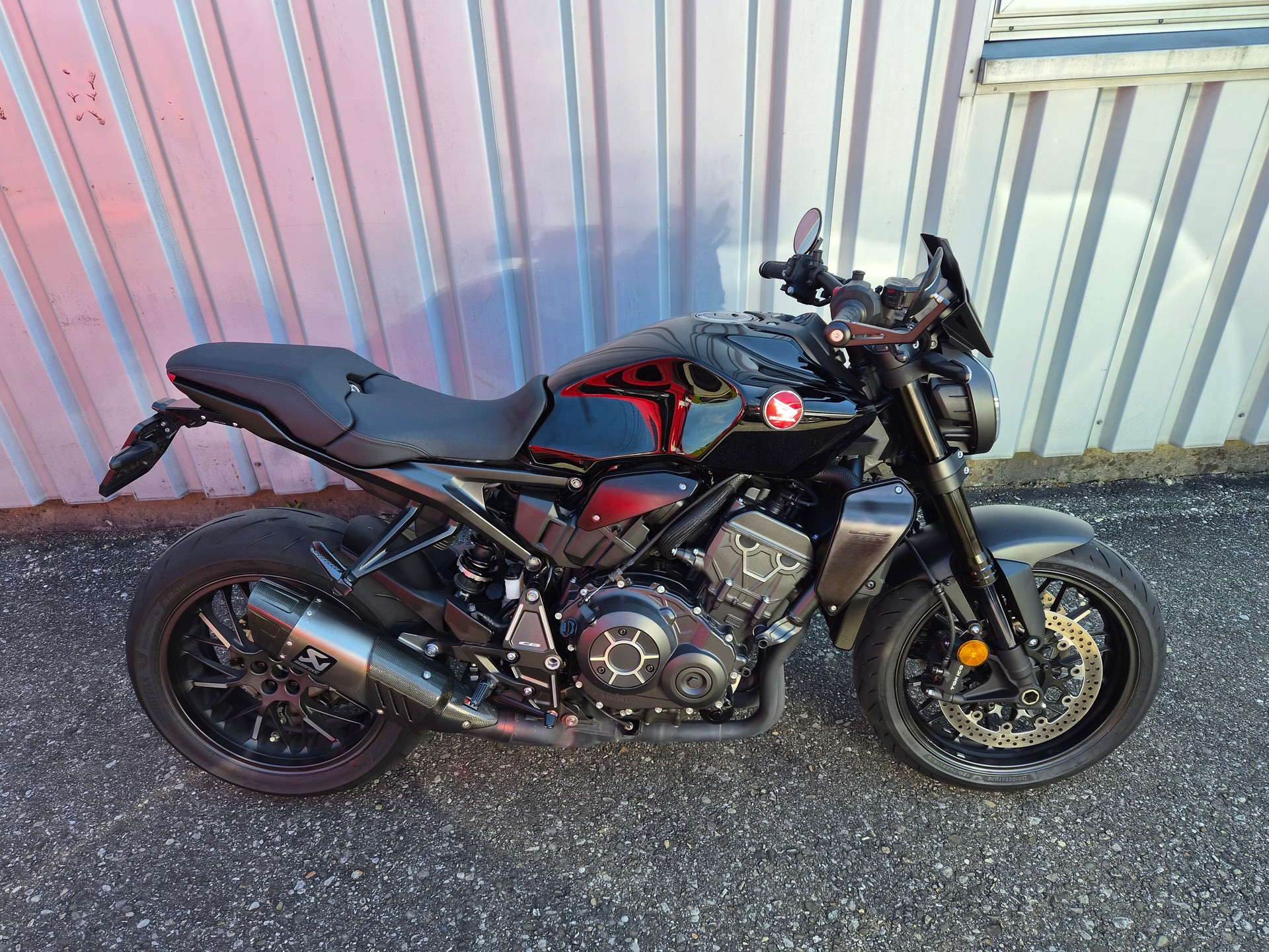 HONDA CB 1000 R Black Edition-showroom-element-1