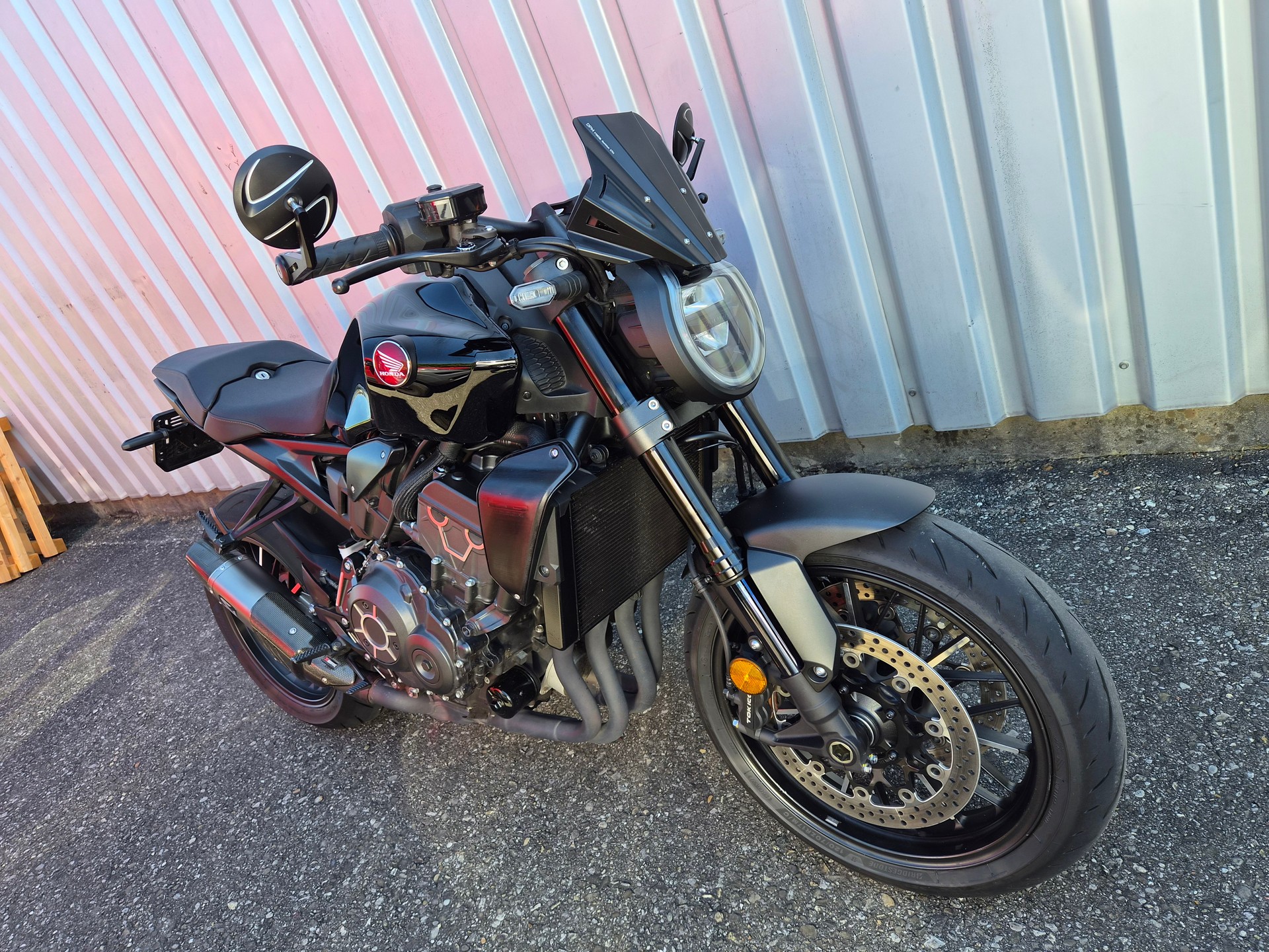 HONDA CB 1000 R Black Edition-showroom-element-2