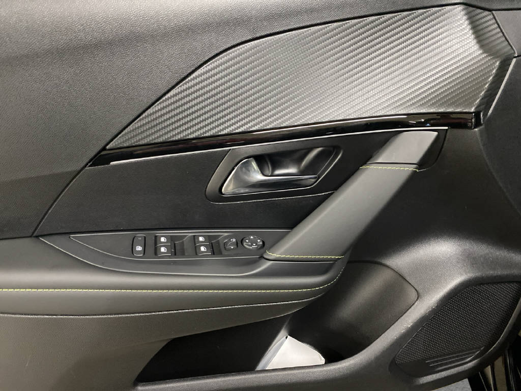PEUGEOT 208 1.2 Hybrid 145 GT-image-11