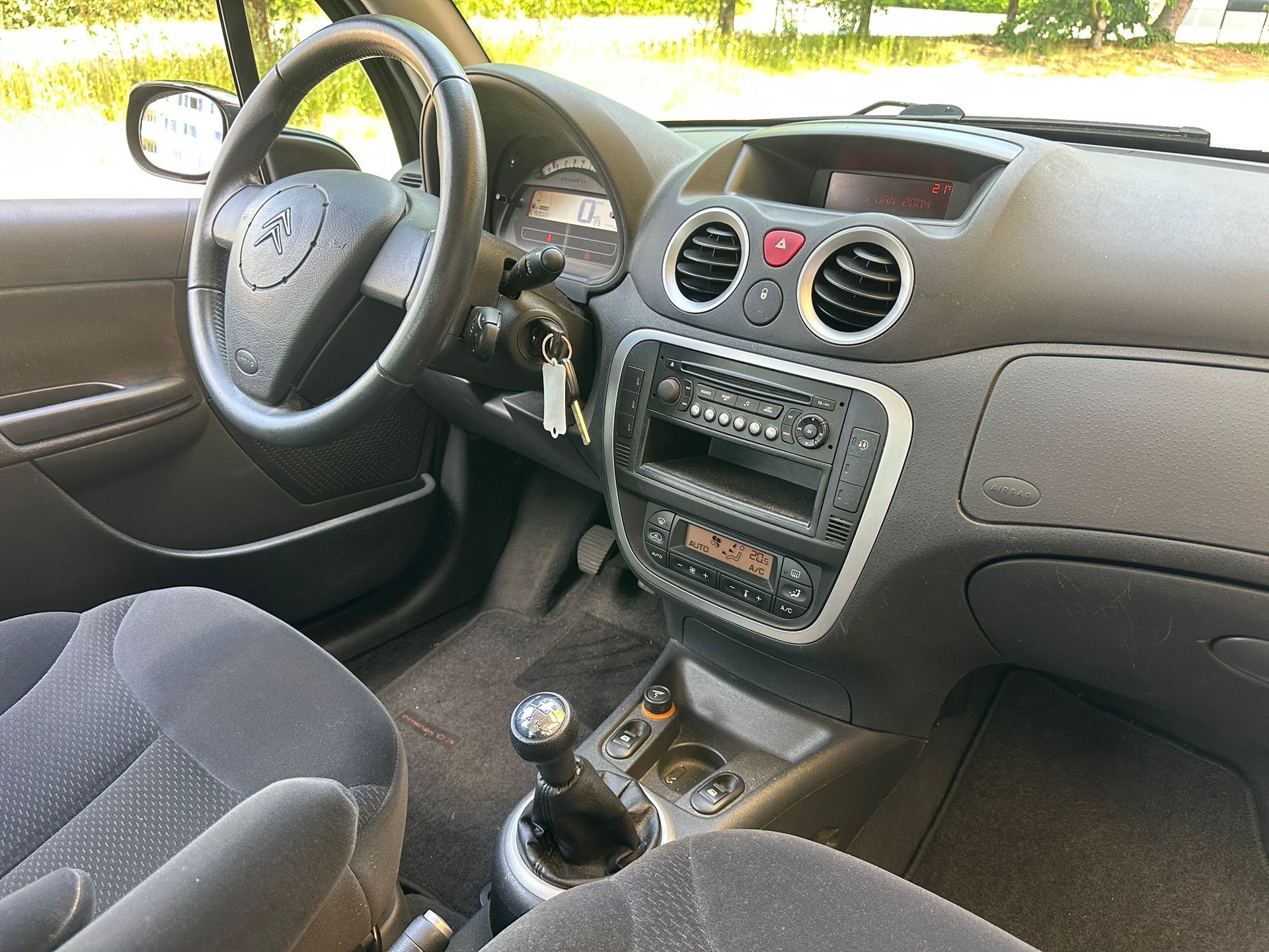 CITROEN C3 1.4i Exclusive-image-8