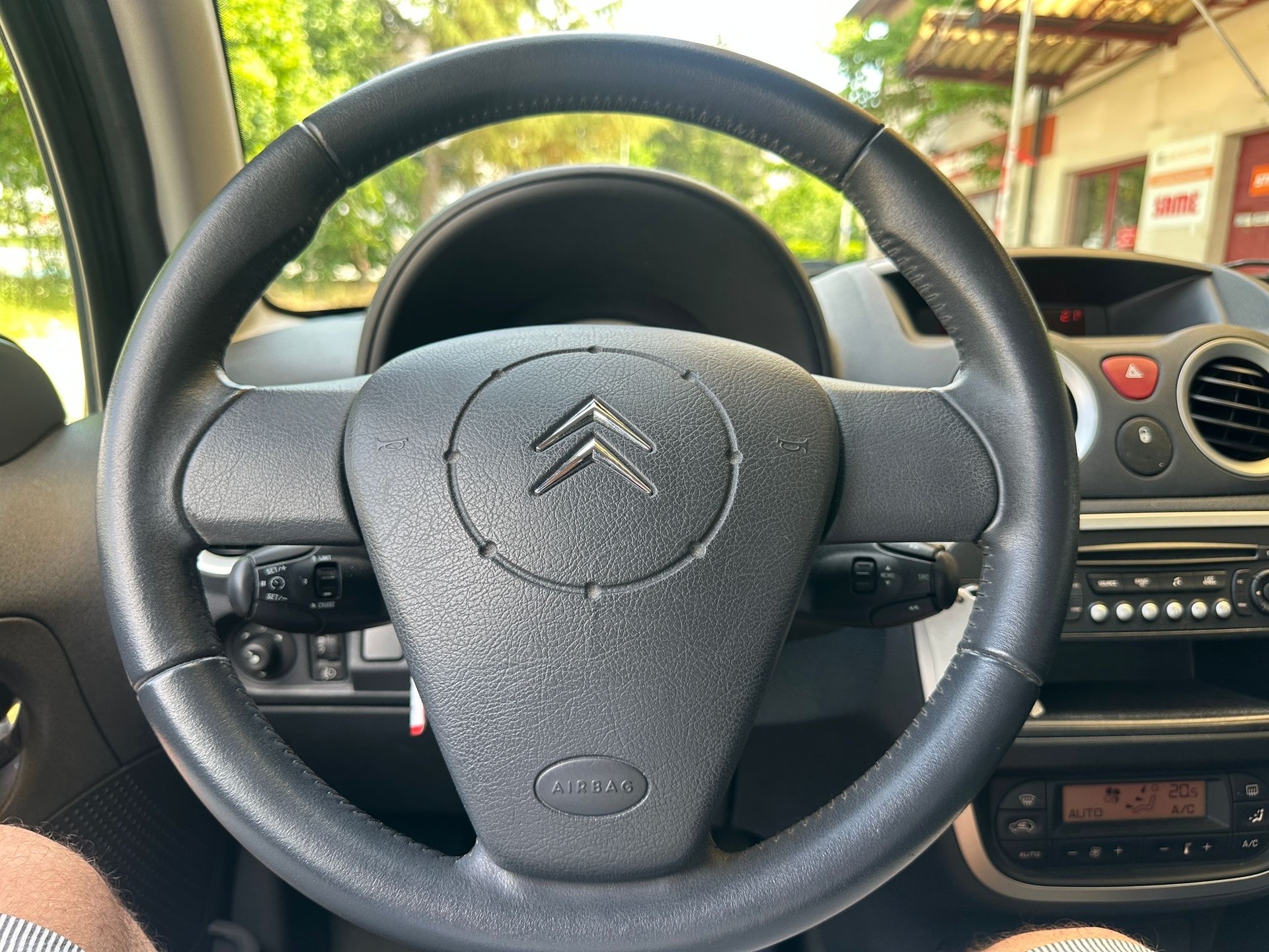 CITROEN C3 1.4i Exclusive-image-7