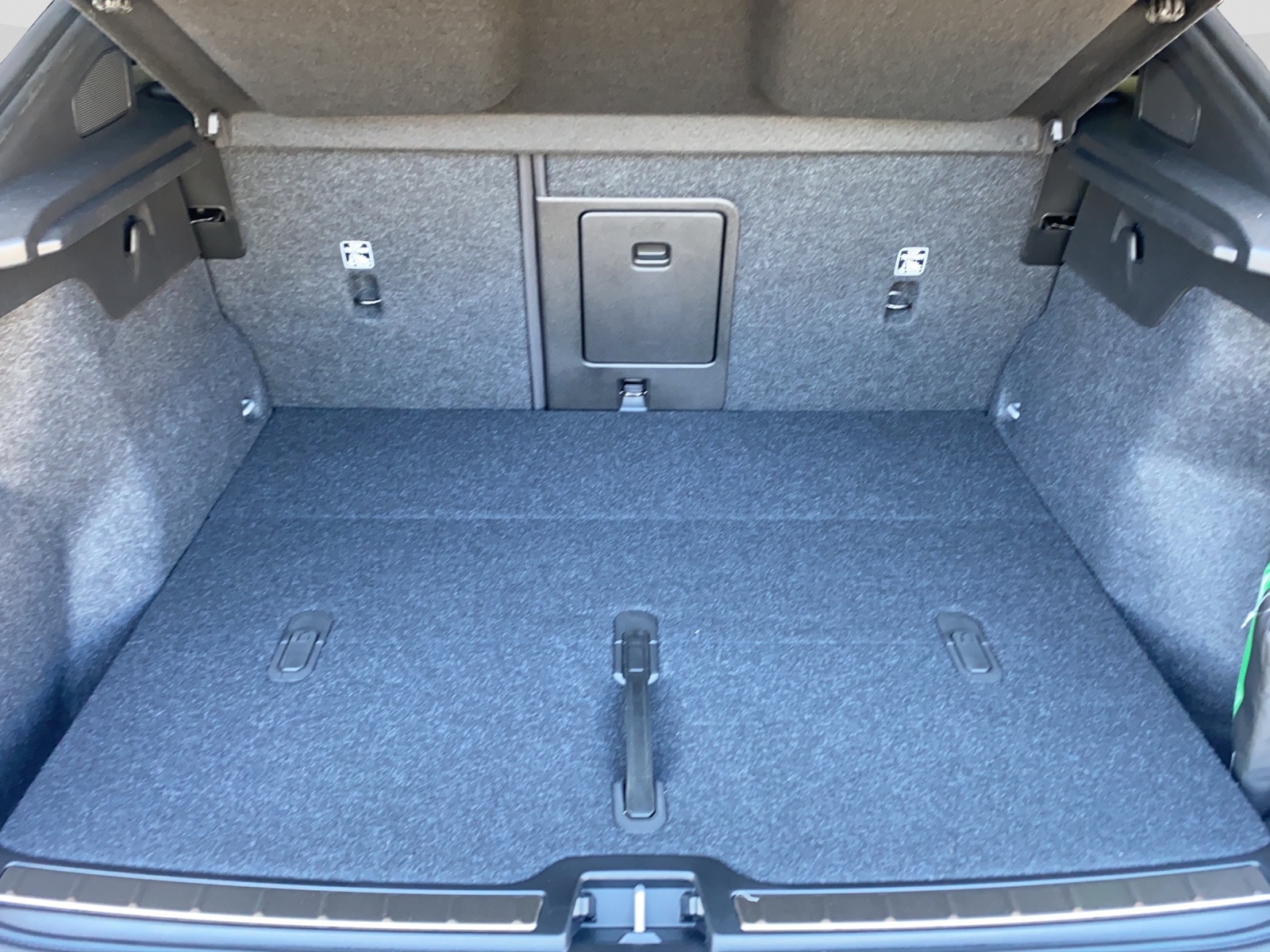 VOLVO C40 P6 Recharge Ultimate-image-14