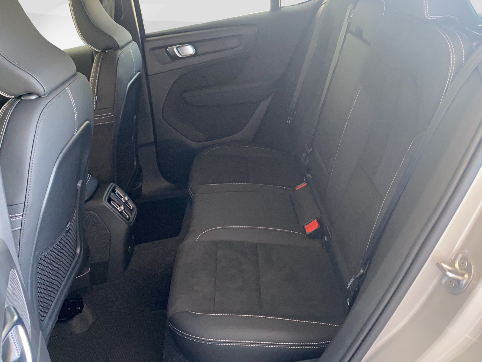 VOLVO C40 P6 Recharge Ultimate-image-9