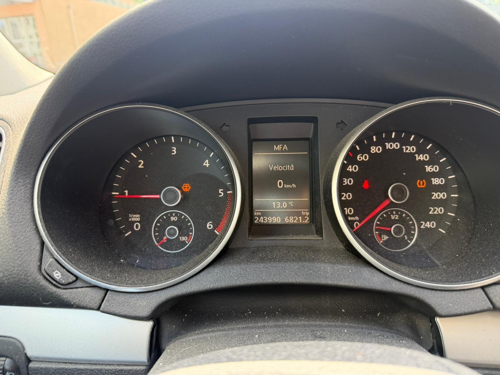 VW Golf 2.0 TDI Comfortline 4Motion-image-8