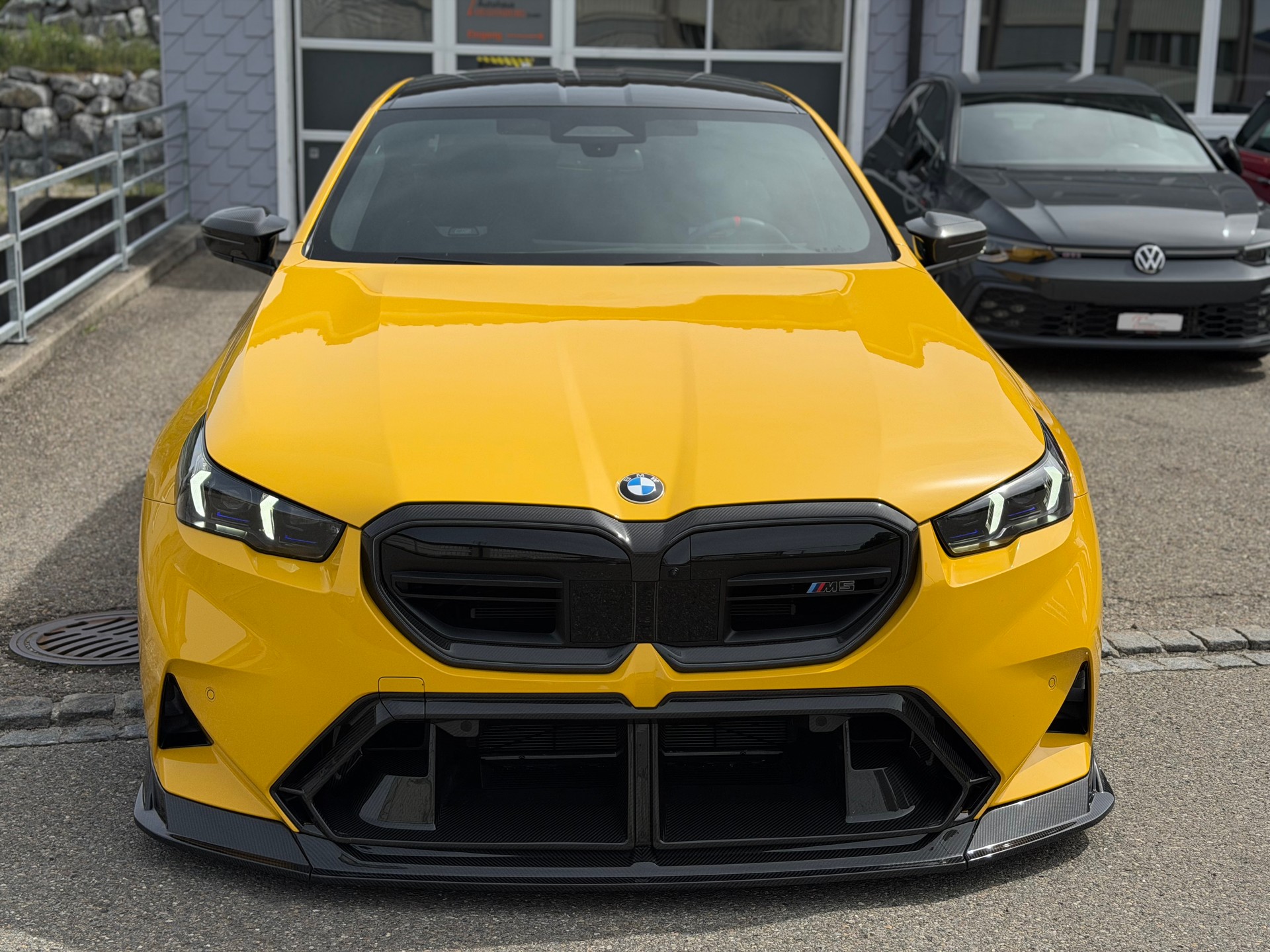 BMW M5 xDrive *Speedyellow*BMW Werksgarantie bis 10.2027*Carbon Exterieur+Interieur*Tieferlegung*-showroom-element-3