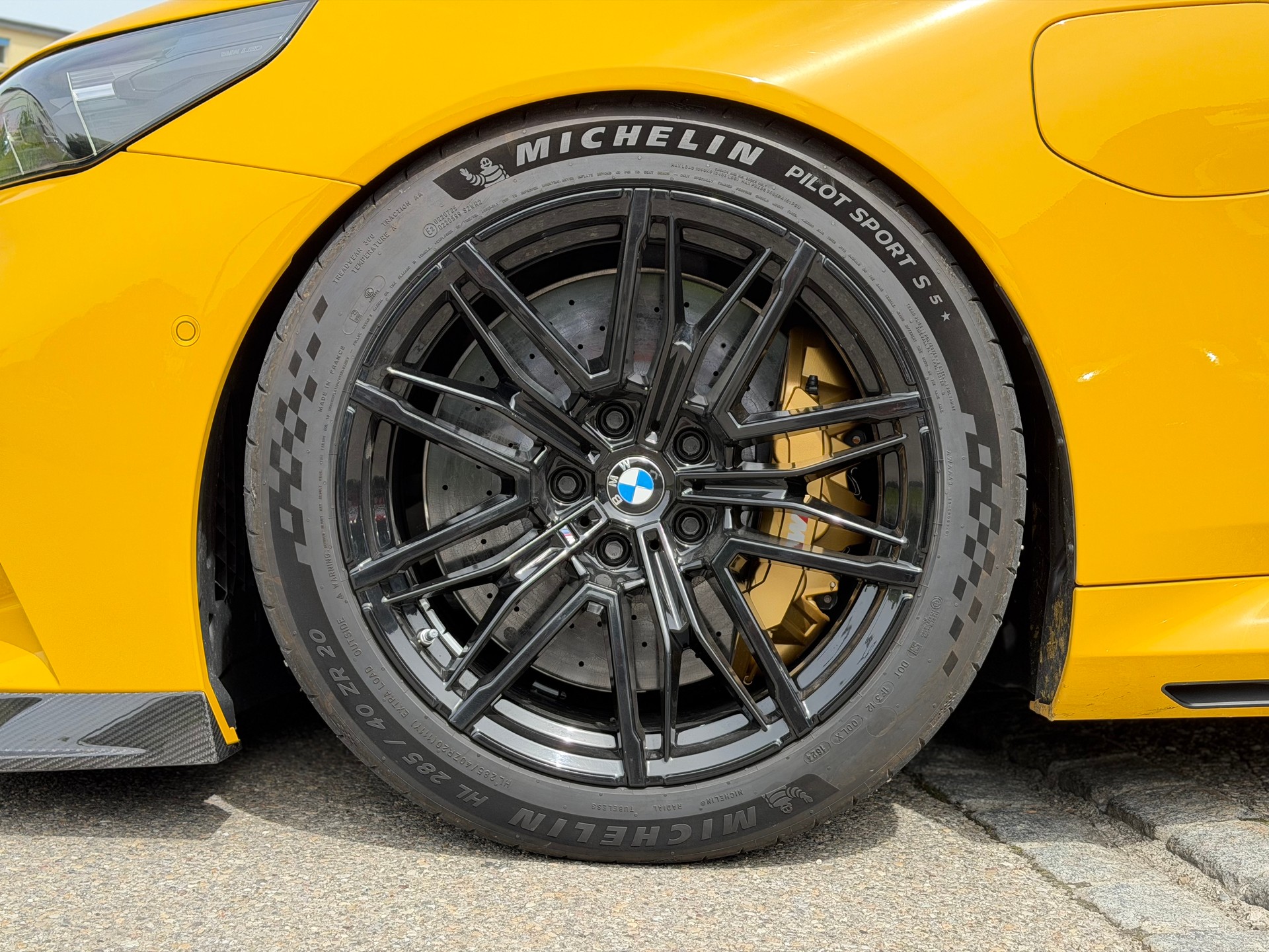BMW M5 xDrive *Speedyellow*BMW Werksgarantie bis 09.2029*Carbon Exterieur+Interieur*Tieferlegung*-image-9