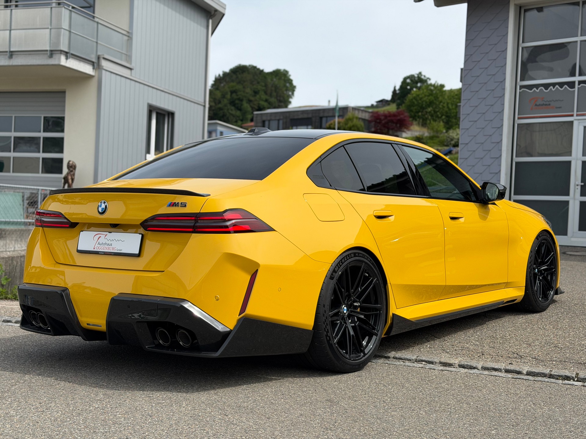 BMW M5 xDrive *Speedyellow*BMW Werksgarantie bis 09.2029*Carbon Exterieur+Interieur*Tieferlegung*-image-7