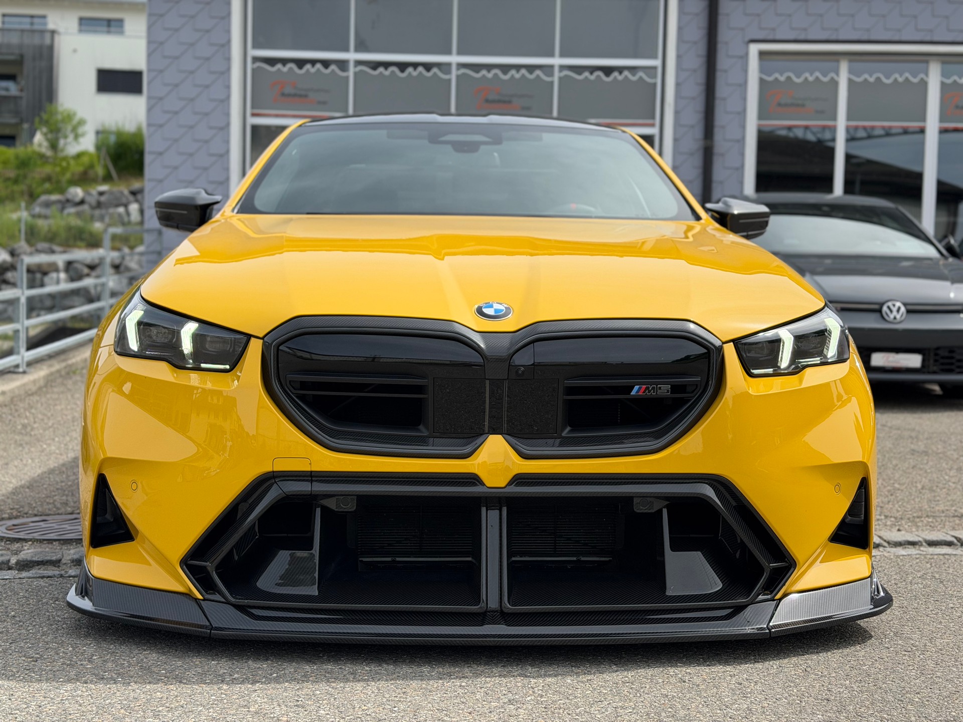 BMW M5 xDrive *Speedyellow*BMW Werksgarantie bis 09.2029*Carbon Exterieur+Interieur*Tieferlegung*-image-4